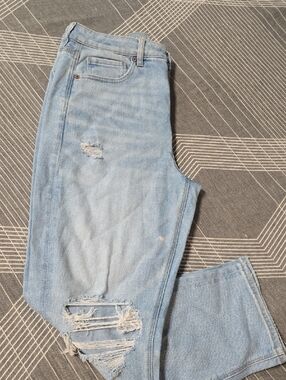 American Eagle Outfitters Light Wash Ripped Mom Straight Jeans